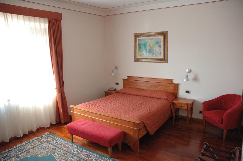 פיינצה Hotel Rutiliano מראה חיצוני תמונה